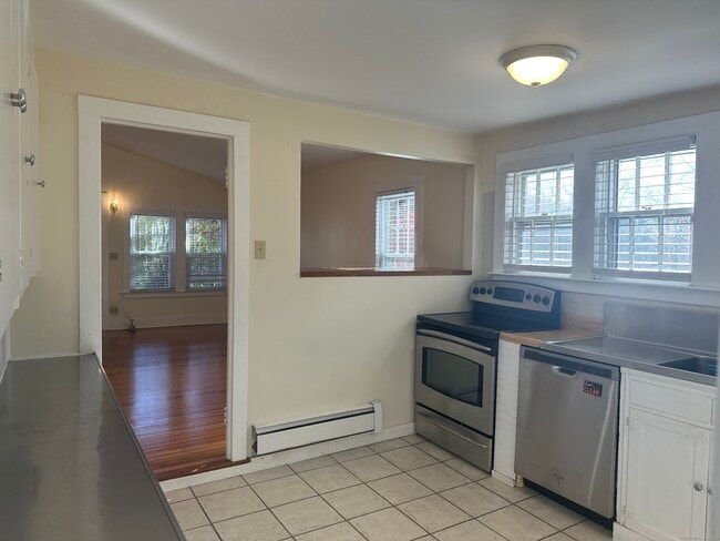 Building Photo - 708 Racebrook Rd