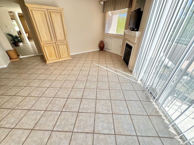 Building Photo - UPPER-LEVEL CONDO WITH BALCONY IN SUMMERLIN