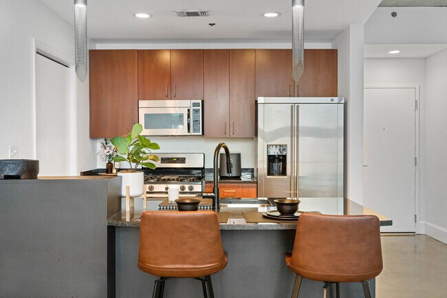 Building Photo - 845 Spring St NW