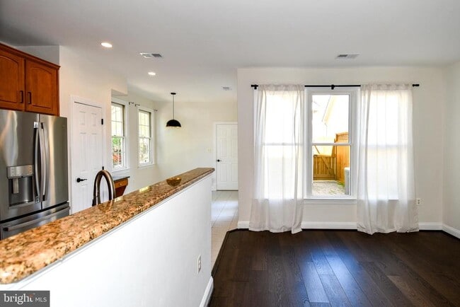 Building Photo - 301 Hillwood Ave