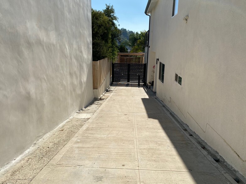 Off Street Parking - 2100 Rome Dr
