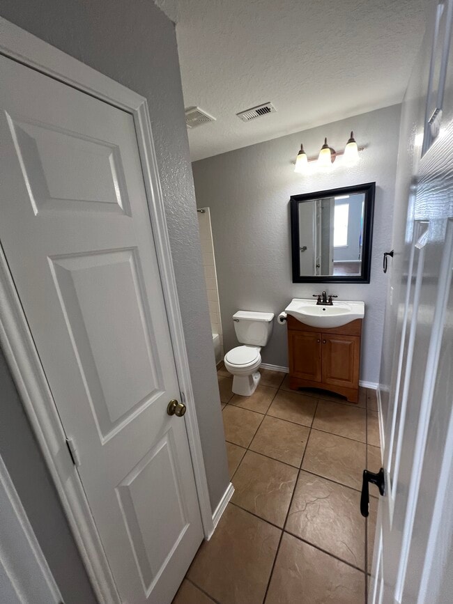 Building Photo - 3734 Candleglenn