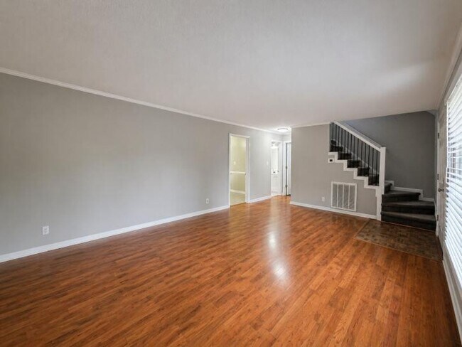 Building Photo - MOVE-IN SPECIAL!! $250 OFF First Month