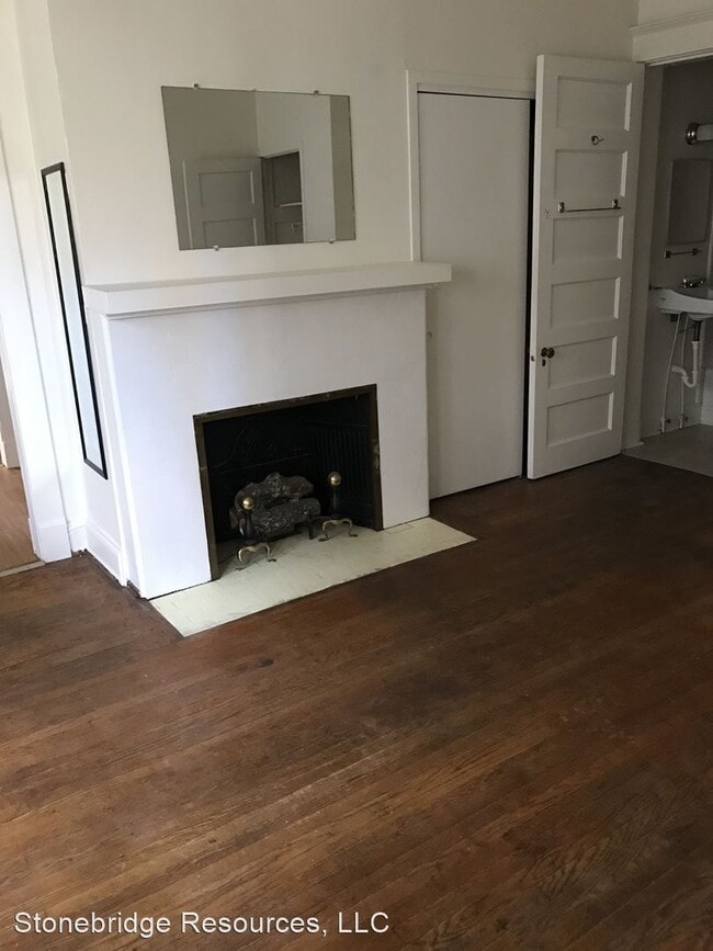 Building Photo - 108 S Park Dr