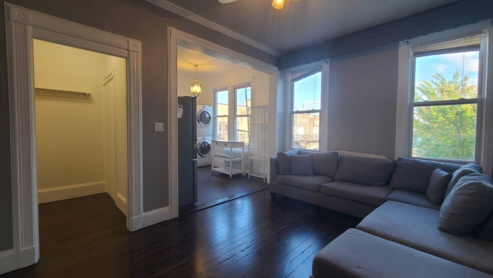 Building Photo - 476 GREGORY Ave