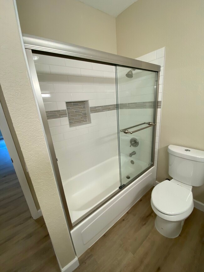 Master Bath Shower-Tub - 4204 3rd Ave