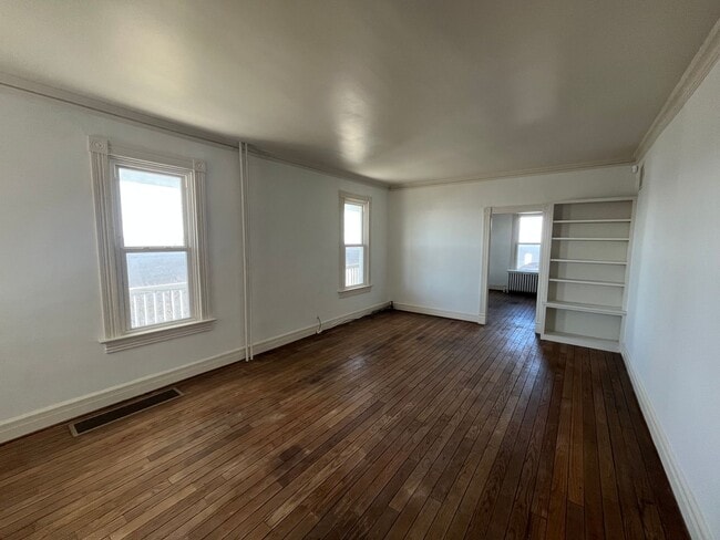 Building Photo - Breathtaking River Views!