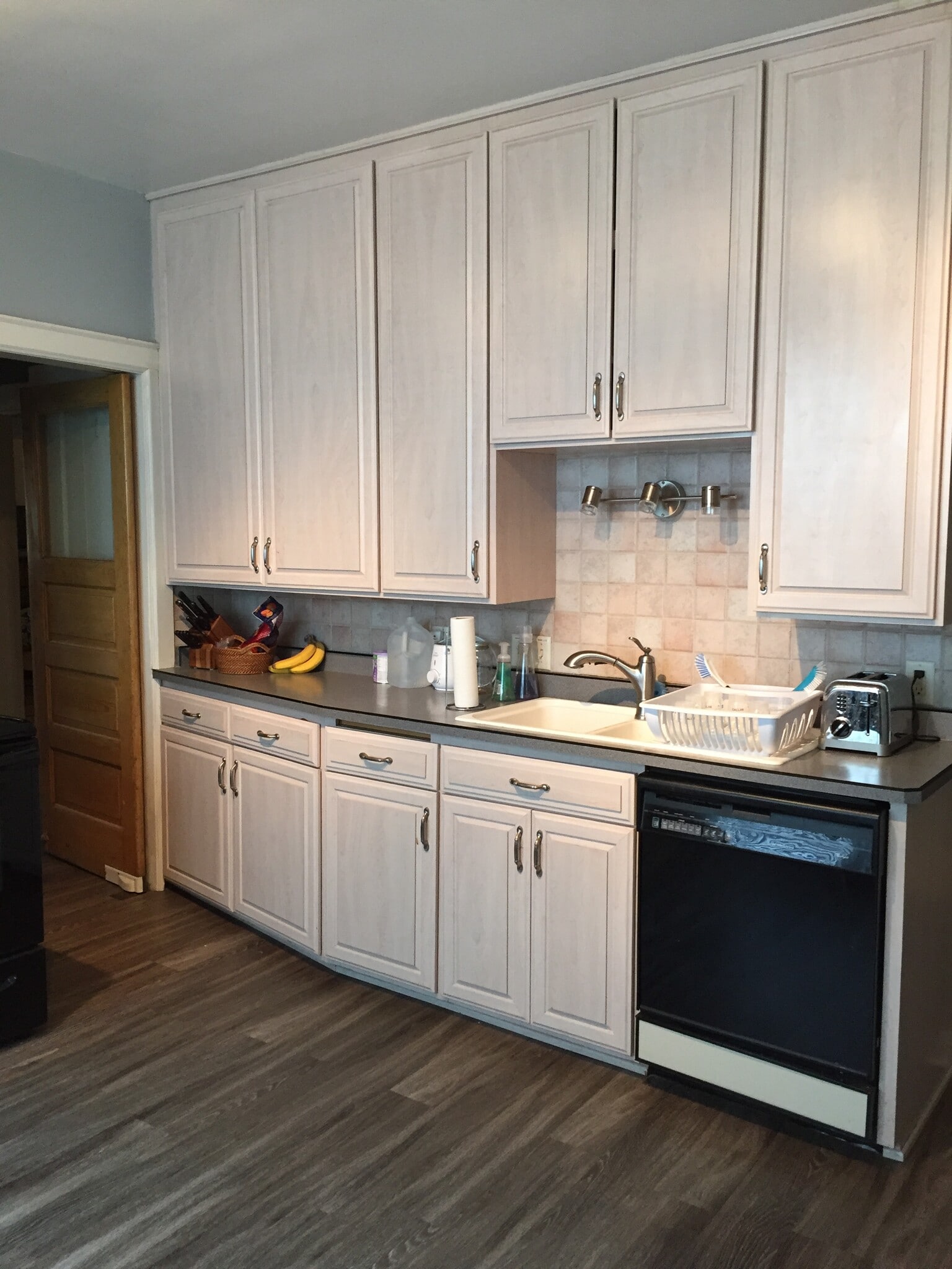 Kitchen-Sink, Dishwasher - 2520 N Frederick Ave