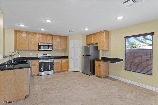 Building Photo - 4748 Golden Shimmer Ave