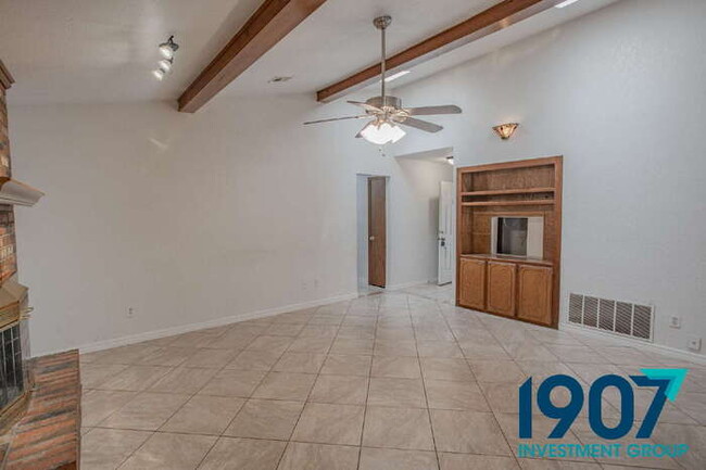 Building Photo - Beautiful 3-Bedroom Home in Yukon - Availa...
