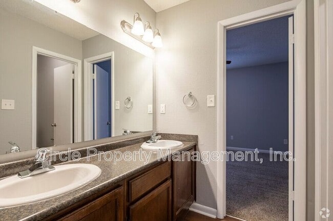 Building Photo - 2021 Highridge Dr SW