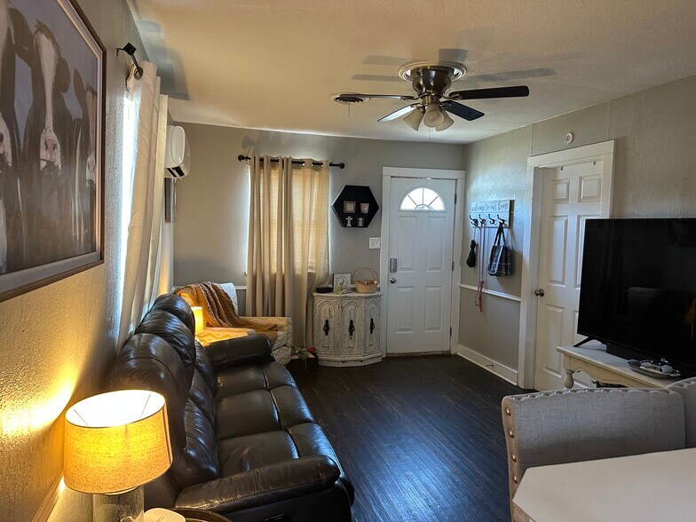 Living room - 1707 8th Ave