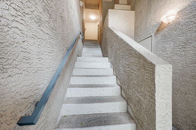 Building Photo - AMBER RIDGE Gated Beauty in Summerlin! 1600+ SF Condo