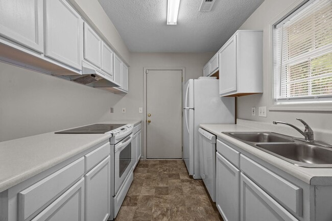 Building Photo - Welcome to Commons at Ashcroft!