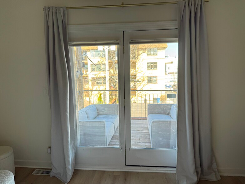 Building Photo - 2212 W Huron St