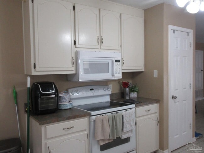 Building Photo - 4738 Live Oak Ln