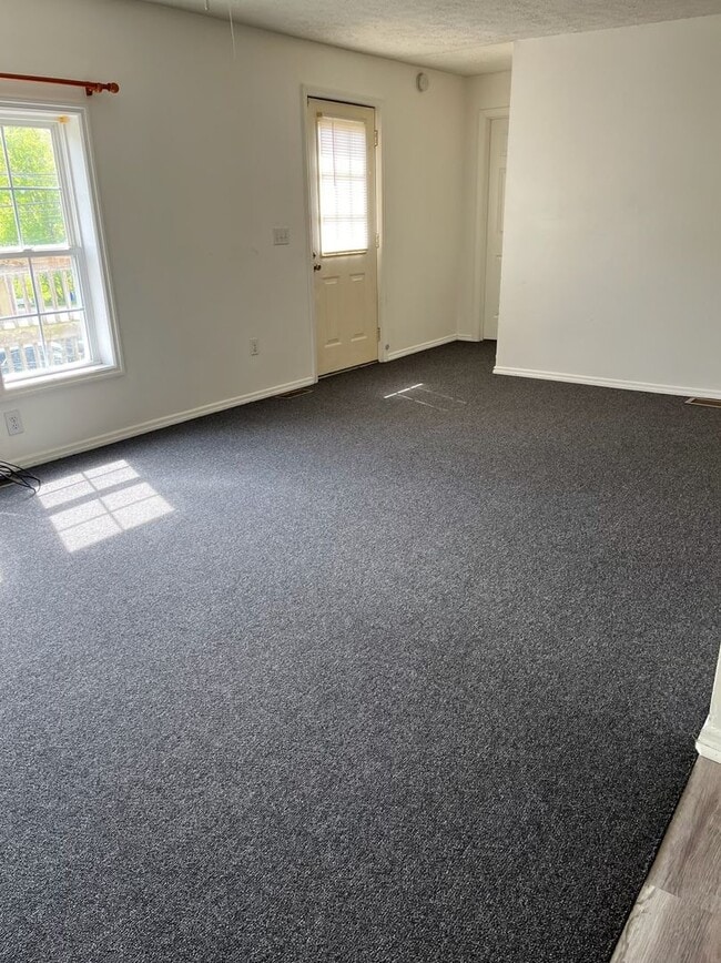 Building Photo - 316 W Main St