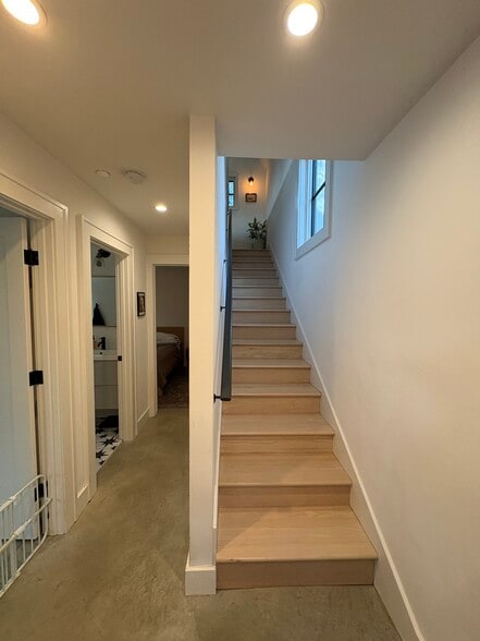 Building Photo - 1265 Hamlin St NE