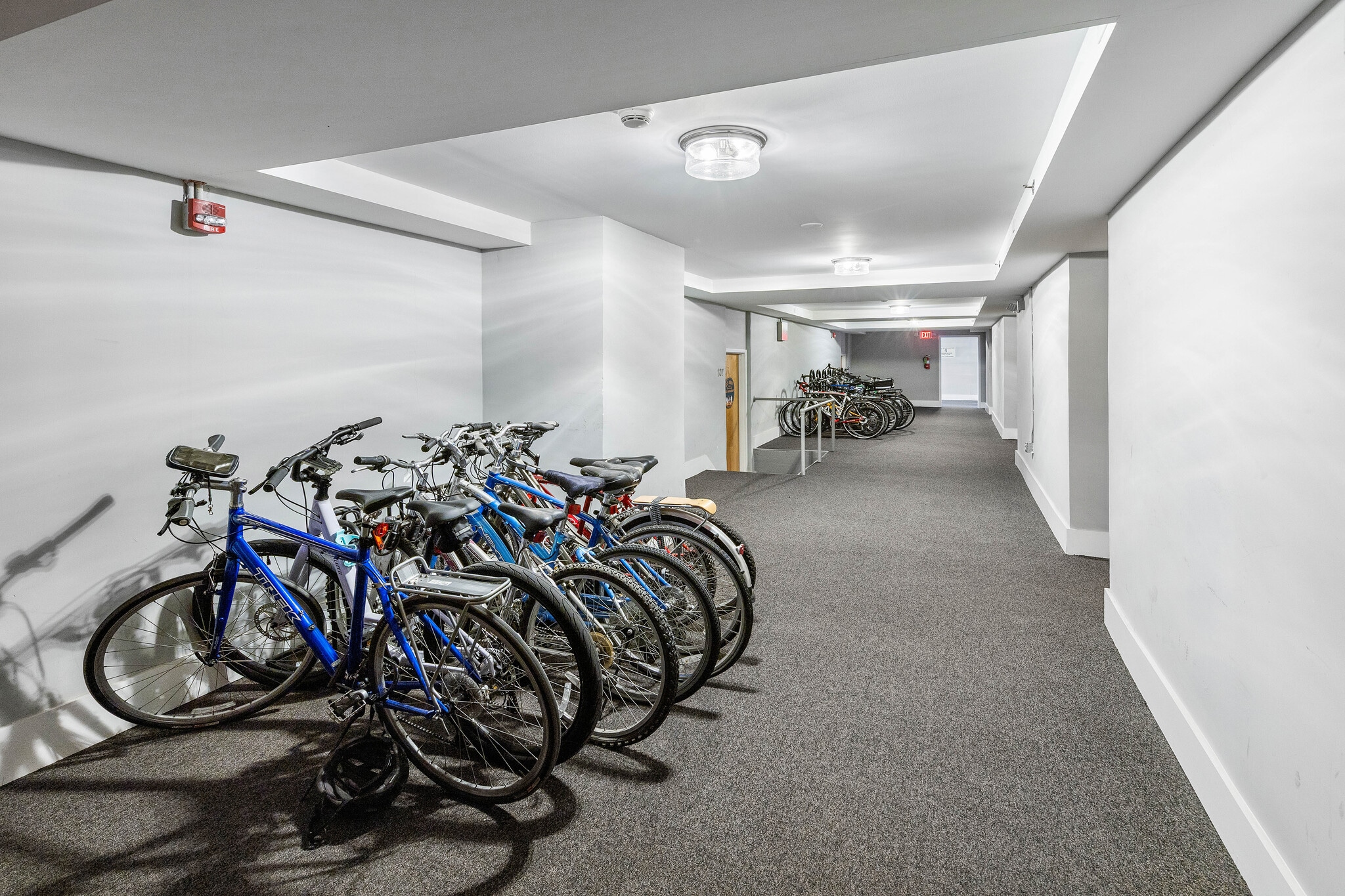 Building Photo - 130 E Glenwood Ave