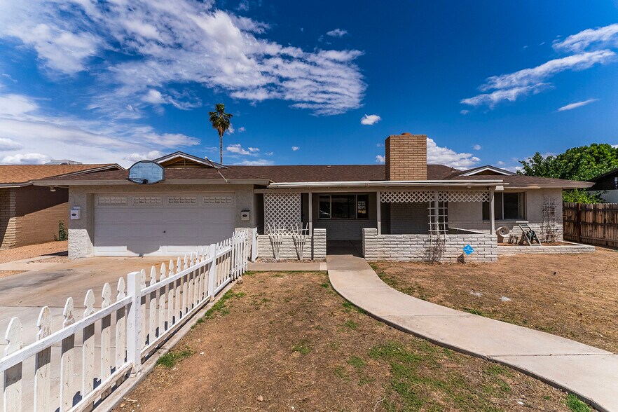 Building Photo - 701 N Central Dr