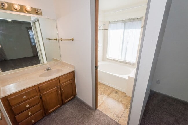 Building Photo - Beautifully Updated 2BR/2BA Home – Near Fort Huachuca