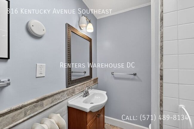 Building Photo - 816 Kentucky Ave SE