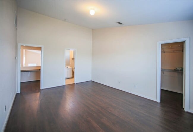 Building Photo - 6913 Yellowstone Way Dr