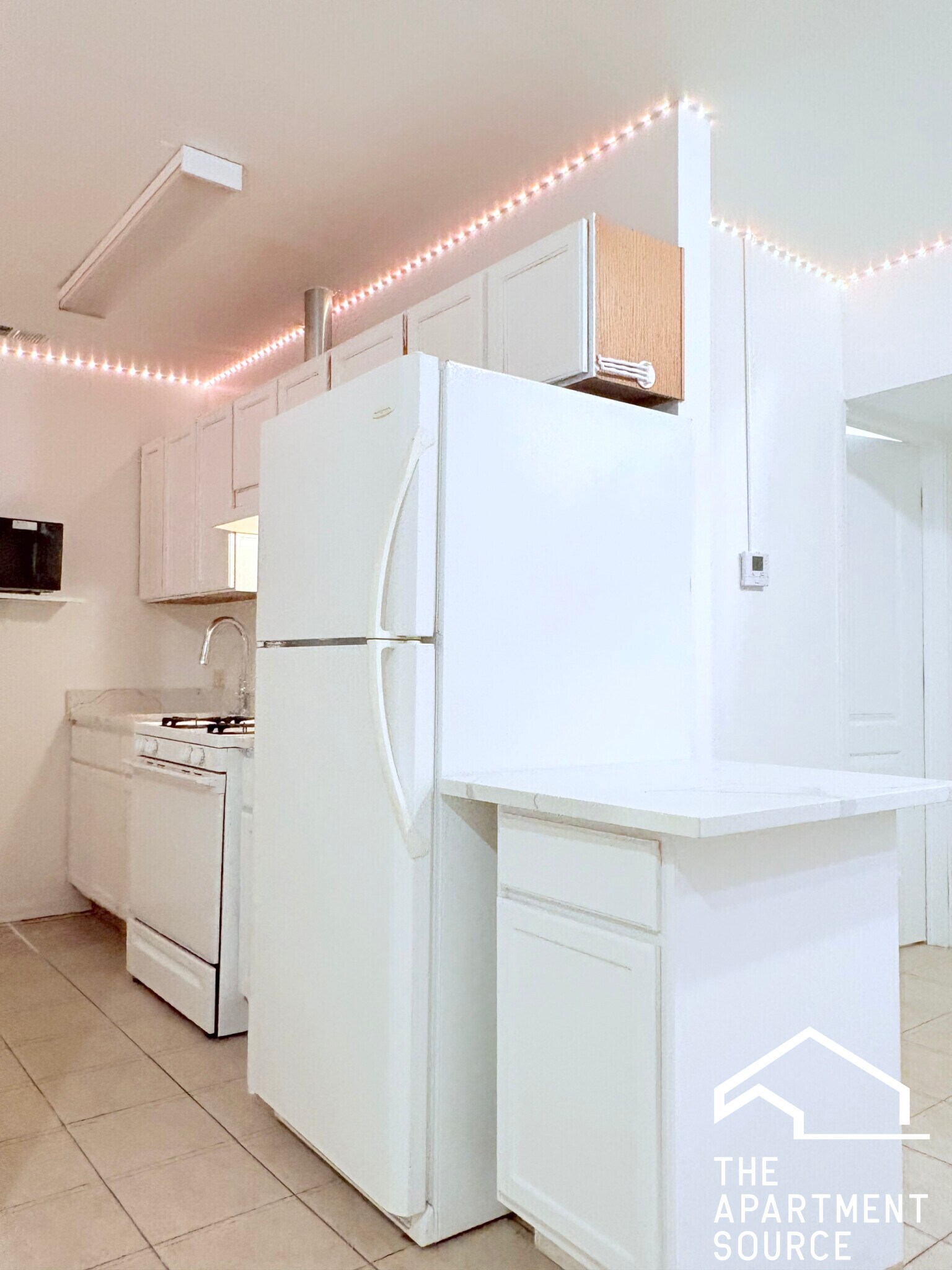 Building Photo - 1900 S Throop St