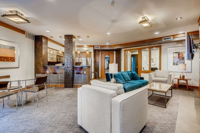 Building Photo - SPACIOUS 1-BEDROOM APARTMENT FOR RENT IN DOWNTOWN BALLARD!