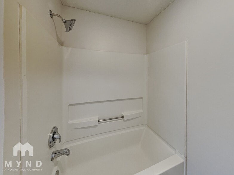 Building Photo - 5050 Oakley Commons Blvd