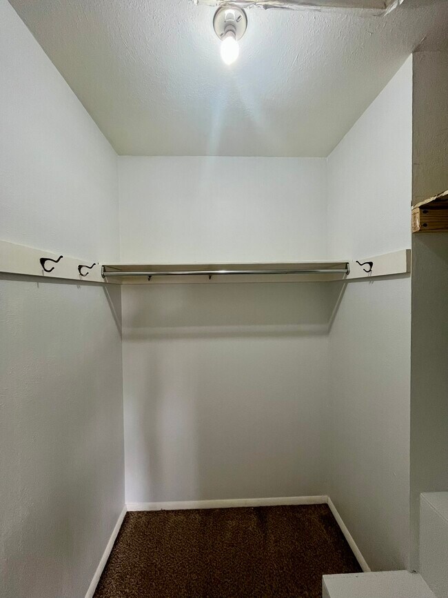 Building Photo - 765 N Macomb St