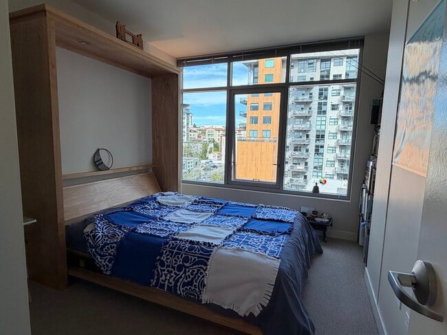 Building Photo - 425 W Beech St