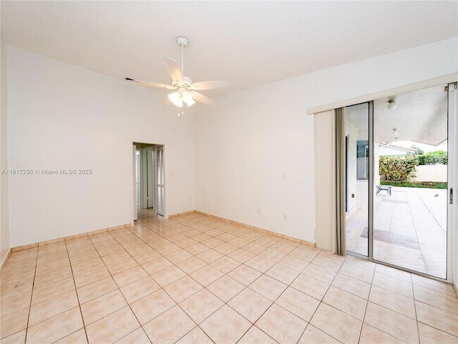 Building Photo - 10815 SW 145th Pl