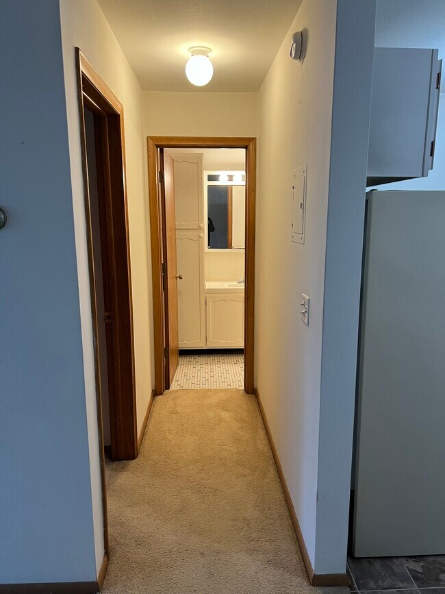 Building Photo - 529 17th Ave N