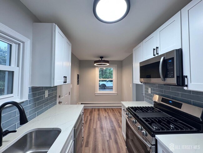 Building Photo - 6 Seaglade Cir