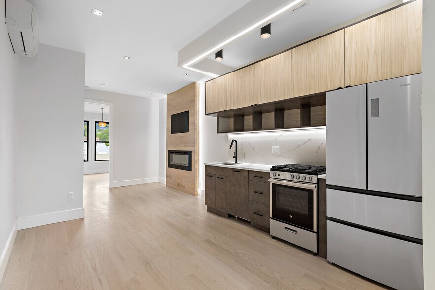 Building Photo - 542 Newark Ave