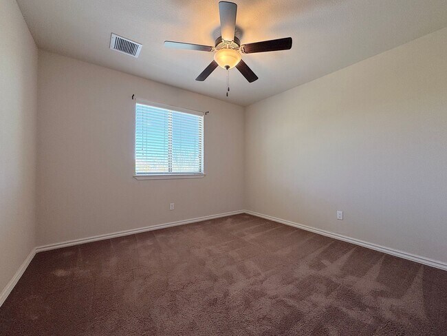 Building Photo - West El Paso 4bed/3bath + office - Refrig ...