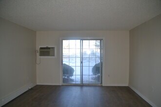 Building Photo - 12 St James Pl