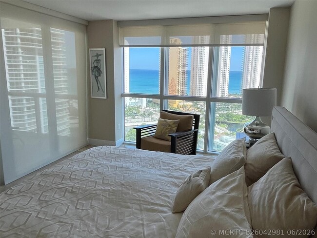 Building Photo - 16500 Collins Ave