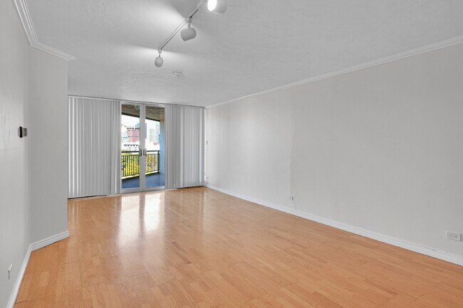 Building Photo - $1,795 - 1 Bed, 1 bath Condo in Denver wit...