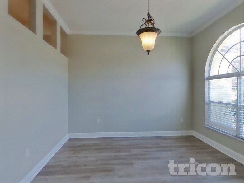 Building Photo - 5732 Greystone Dr