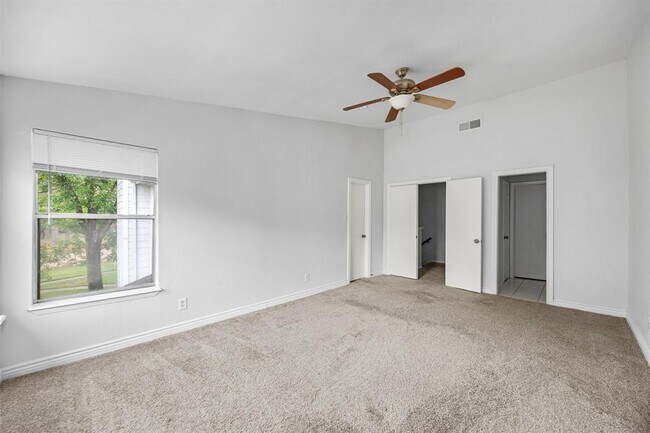 Building Photo - 7838 Green Lawn Dr