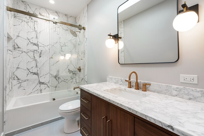 Building Photo - 5120 N Elston Ave