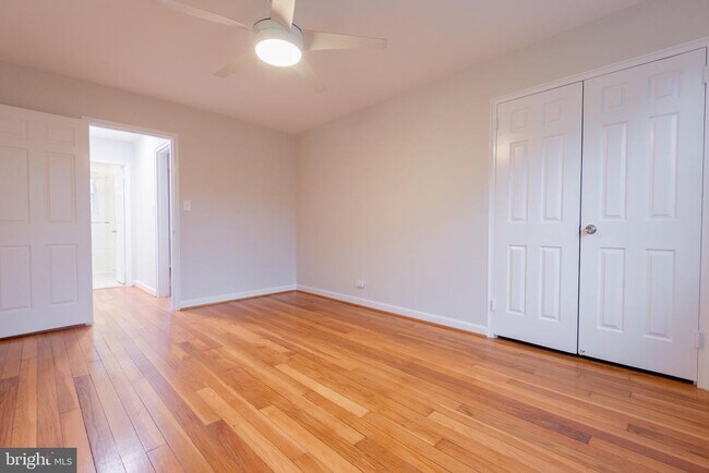 Building Photo - 202 N George Mason Dr
