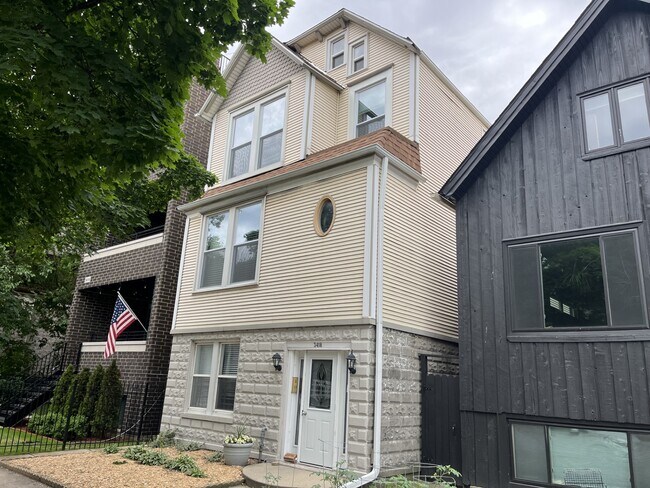 Primary Photo - 3418 N Seminary Ave