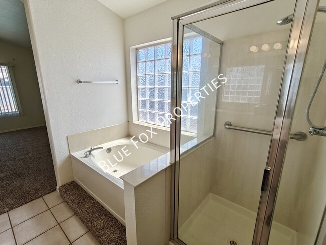 Building Photo - 6717 W Nueva Vista Dr