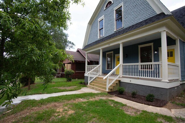 Building Photo - 1704 S Park St