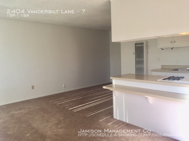 Building Photo - 2404 Vanderbilt Ln