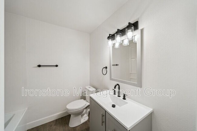 Building Photo - 4503 E 31st St