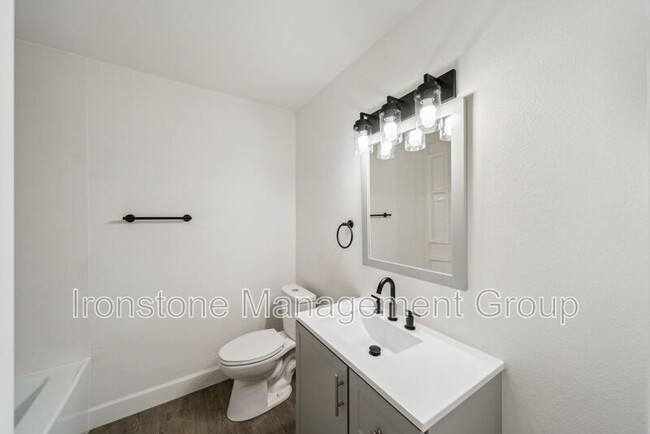 Building Photo - 4521 E 31st St